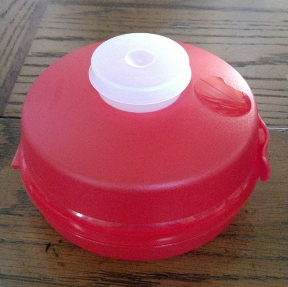Tupperware Container - Picture 5 of 5